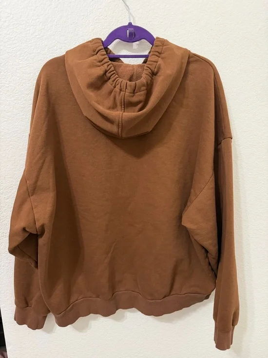 Alo Accolade Sweatsuit Set - Picture 3 of 7